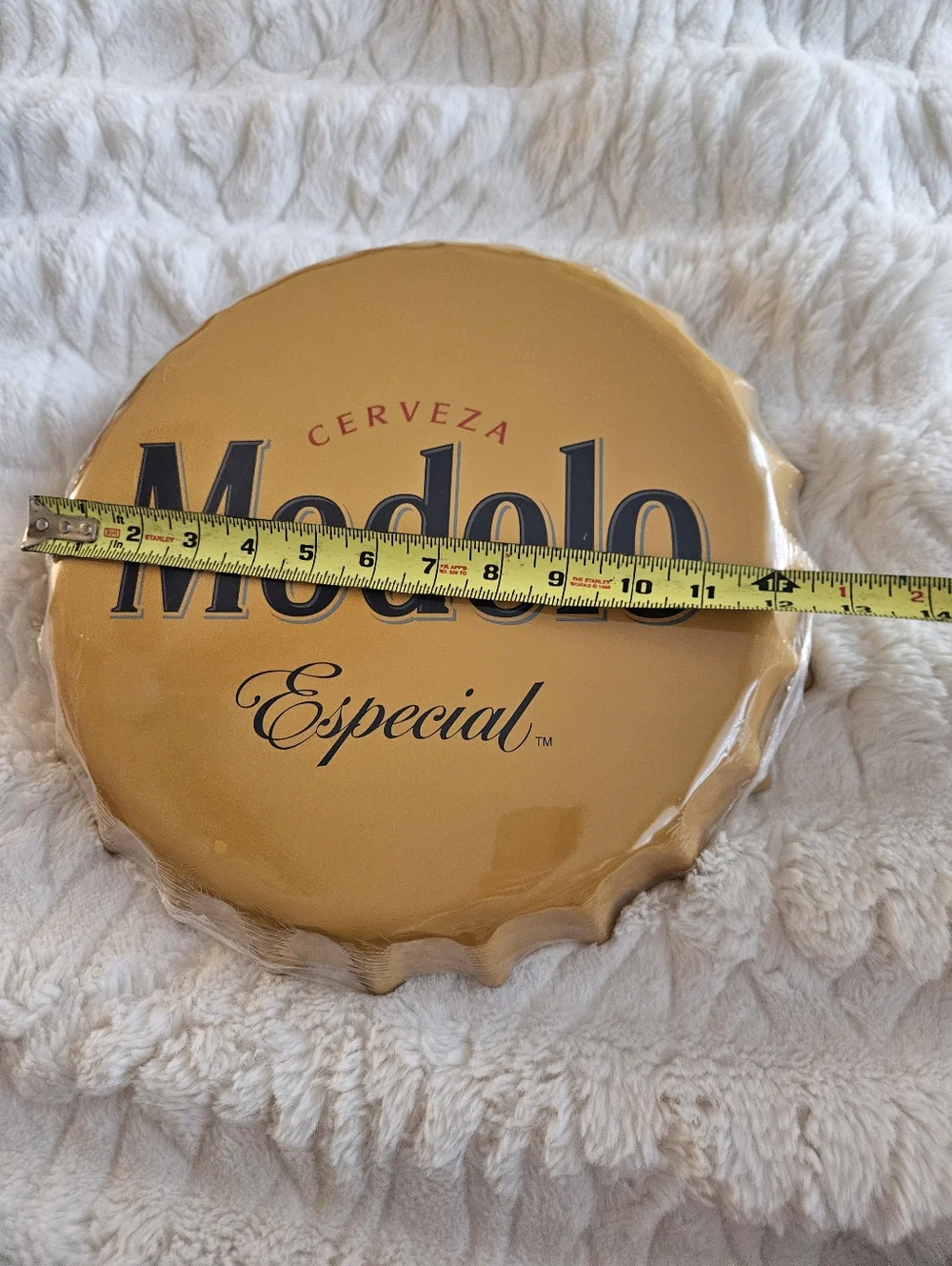 NEW Modelo Especial Gold Wall Sign And 4 Pairs Of Sock Set